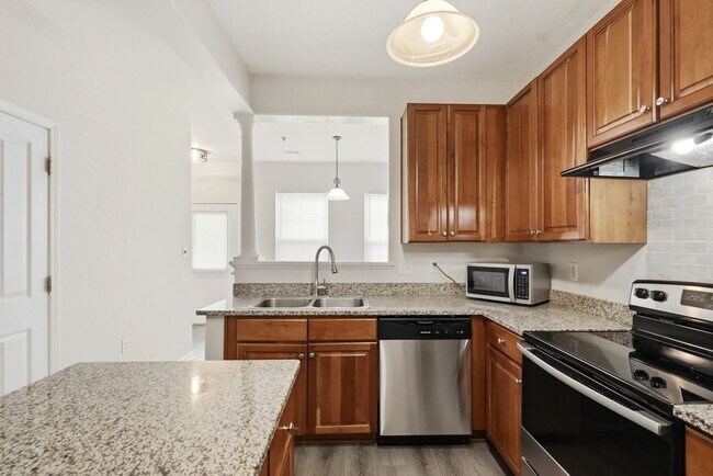 Building Photo - Uptown Charlotte Townhome with Dual Primary Suites