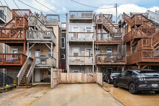 Building Photo - Gorgeous renovated home in Riverside Neigh...