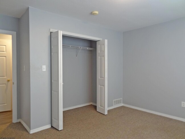 Building Photo - 1002 Bakers Ridge Rd