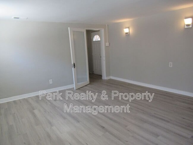 Building Photo - 2718 Ames St