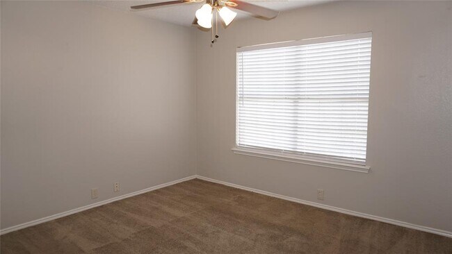 Building Photo - 7020 Glenshire Dr