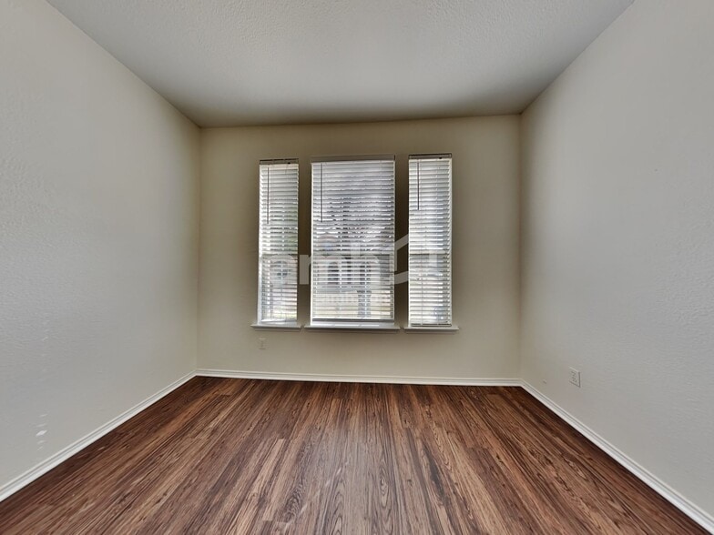 Building Photo - 5400 Redwater Ct