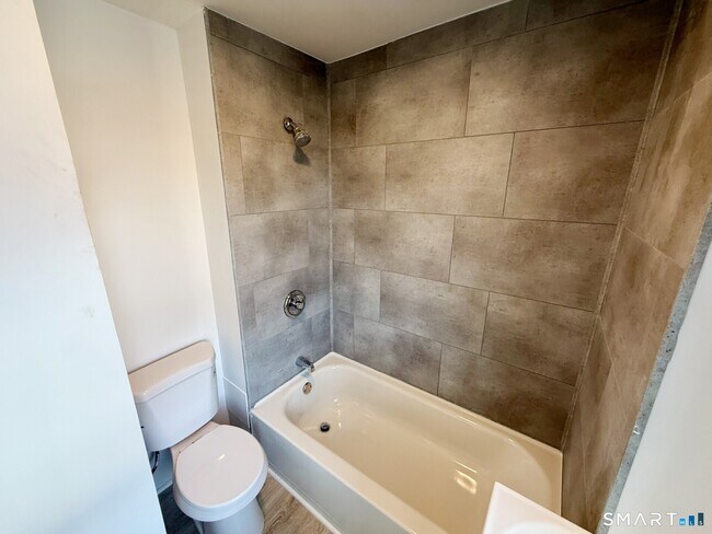 Building Photo - 10 Riverside Ave