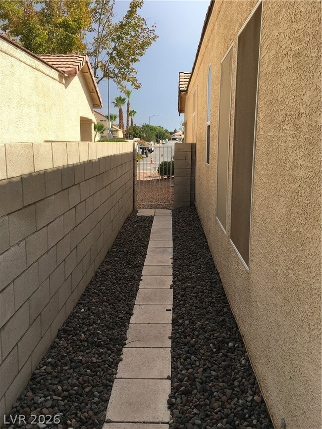 Building Photo - 824 Sparkle Ray Ave