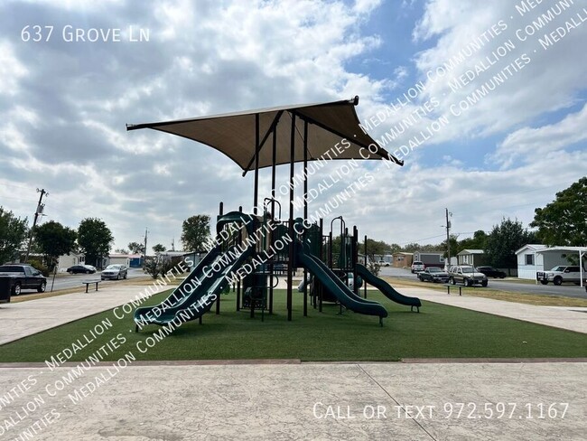 Building Photo - 637 Grove Ln