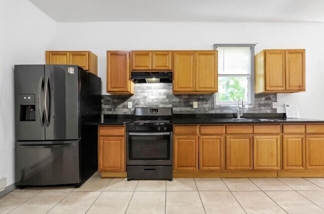 Building Photo - 904 S 18th St