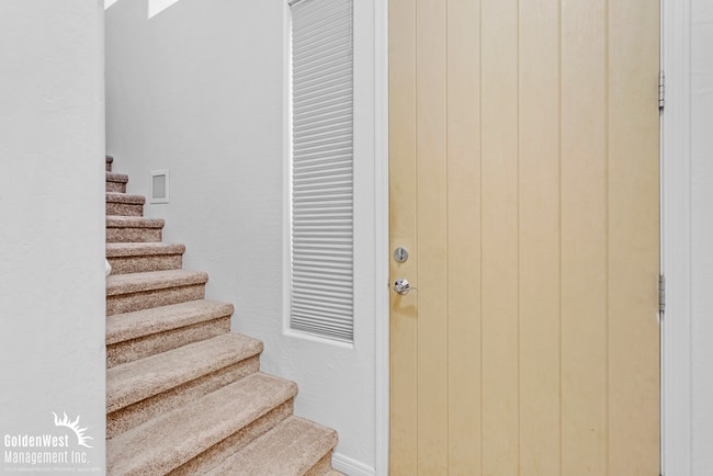 Building Photo - Gorgeous 2Bdm 2Ba Home with Golf-Course Vi...