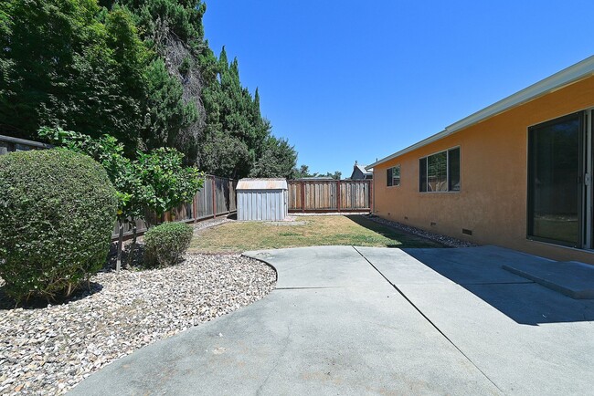 Building Photo - $3790 - 3BR - GORGEOUS REMODELED HOME IN N...