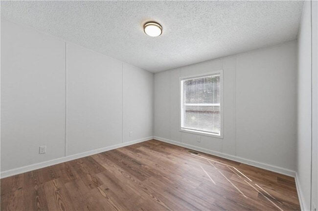 Building Photo - 190 Chivalry Ln