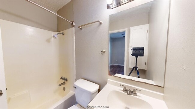 Building Photo - 500 Foch St