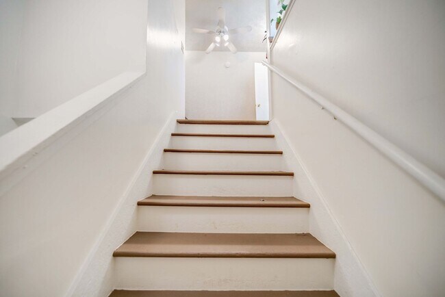 Building Photo - Massive 10 Bedroom Newly Renovated House P...