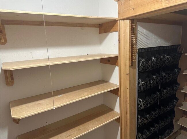 Building Photo - 4375 Kevinkay Dr