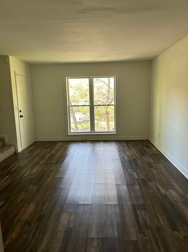 Building Photo - 709 Summit Ave