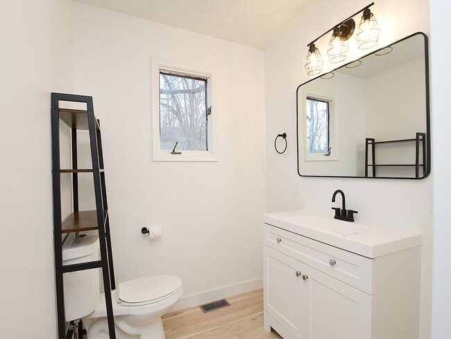 Building Photo - 4640 Washington Ave