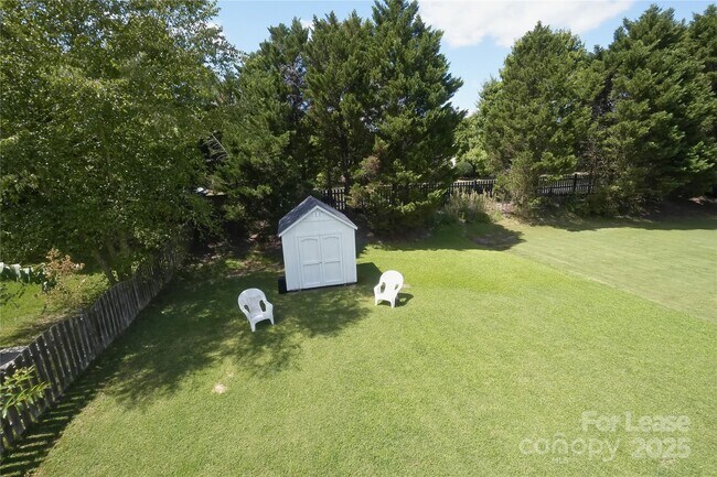 Building Photo - 6824 Southbrook Dr