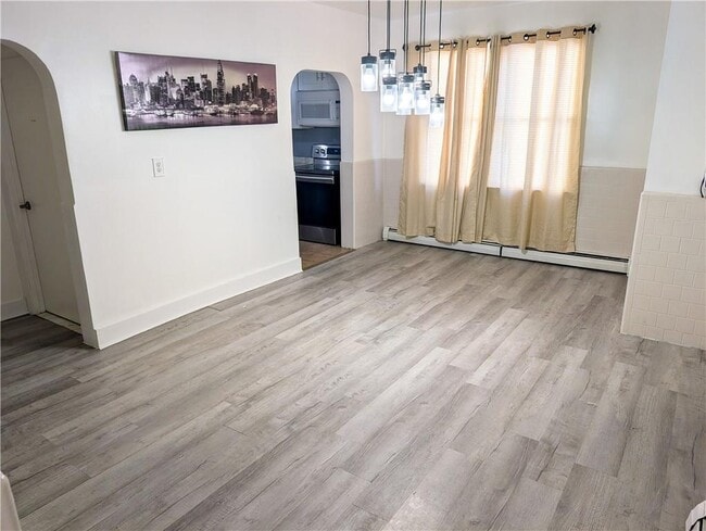 Building Photo - 136 Chatham St