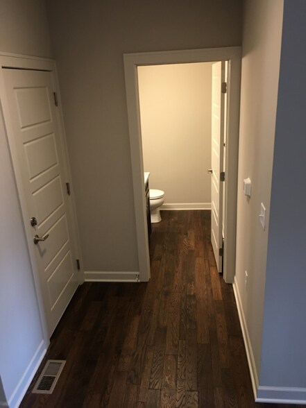 Building Photo - 15828 Valley View Dr