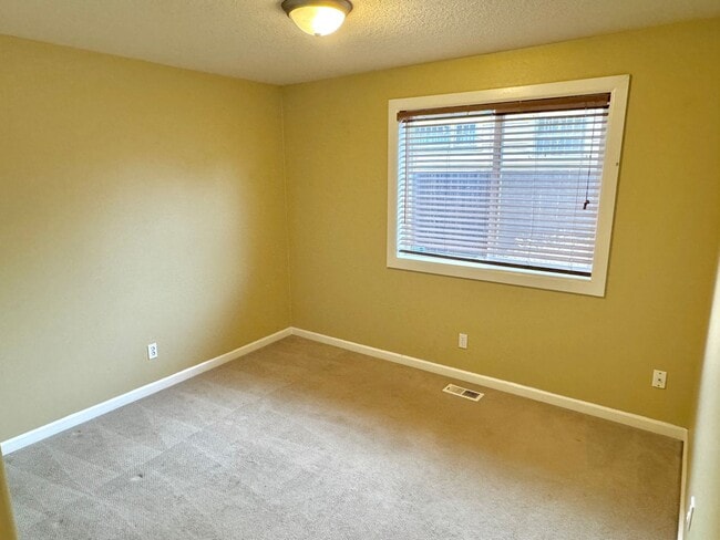 Building Photo - Boise Neighborhood 2-Story with A/C, Attached Garage, Fenced Backyard