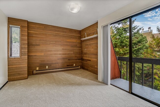 Building Photo - Super Unique Northgate Loft!