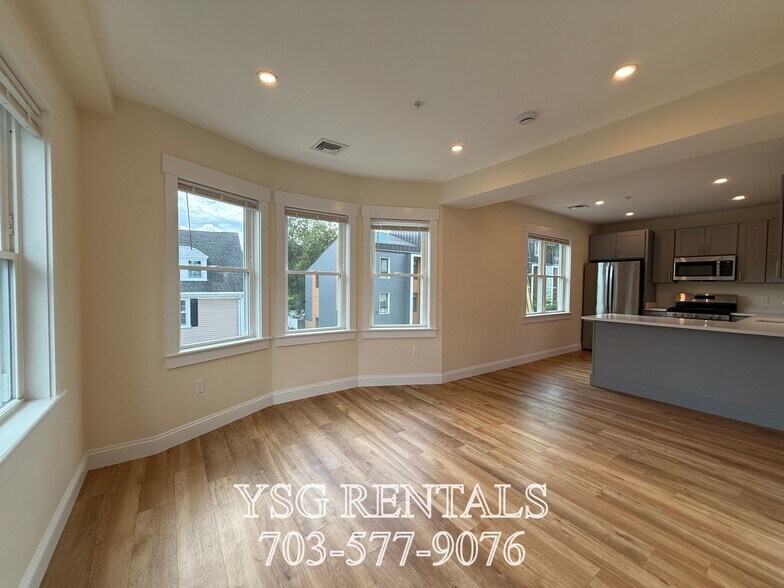 Building Photo - 14 Dorr St