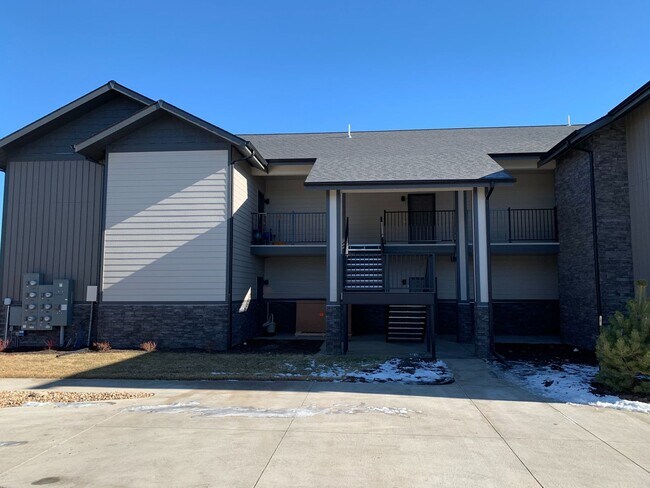 Primary Photo - Fantastic Condo on Windsor Lake