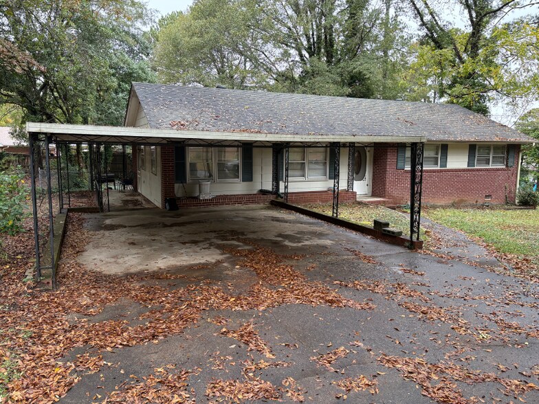 Primary Photo - 131 Pine Cir