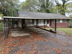 Building Photo - 131 Pine Cir