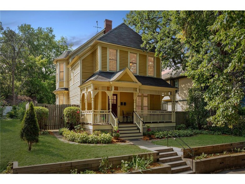 Primary Photo - 403 Dewey St