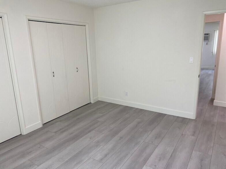 Building Photo - 422 N Hayworth Ave