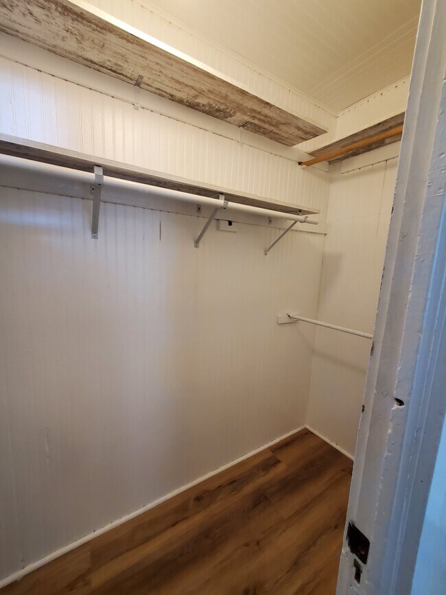 Building Photo - 1548 S 56th St