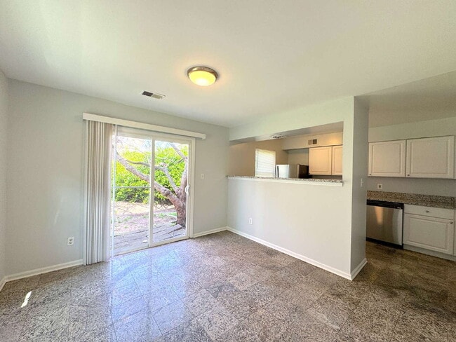 Building Photo - Charming Townhome with Modern Touches & Commuter Convenience!