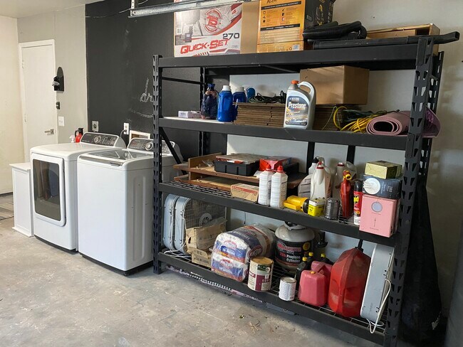 Building Photo - 1781 SE Linpark Ct