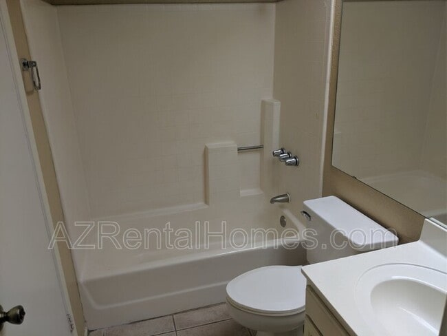 Building Photo - 700 E Mesquite Cir