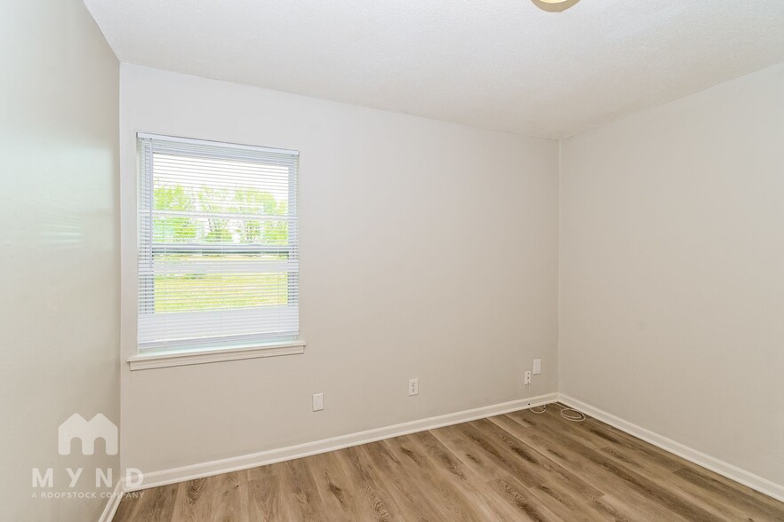 Building Photo - 2890 Briarwood Dr