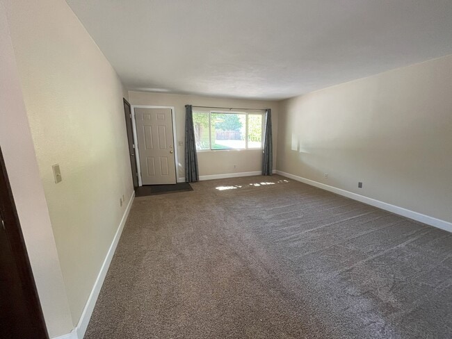 Living Room - 3752 SE 36th Place