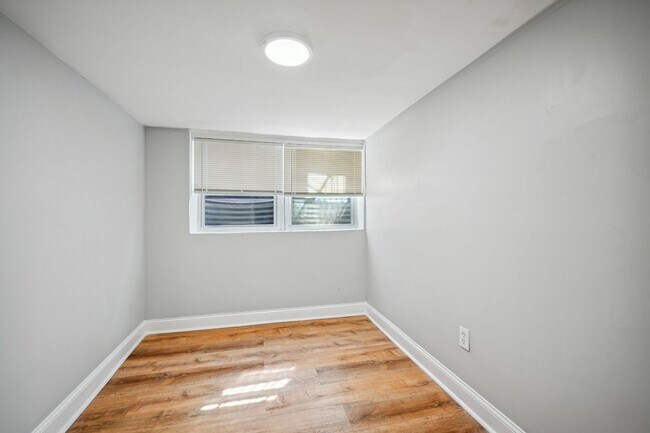 Building Photo - Newly Renovated 5BR/2BA Brownstone, Washer/Dryer