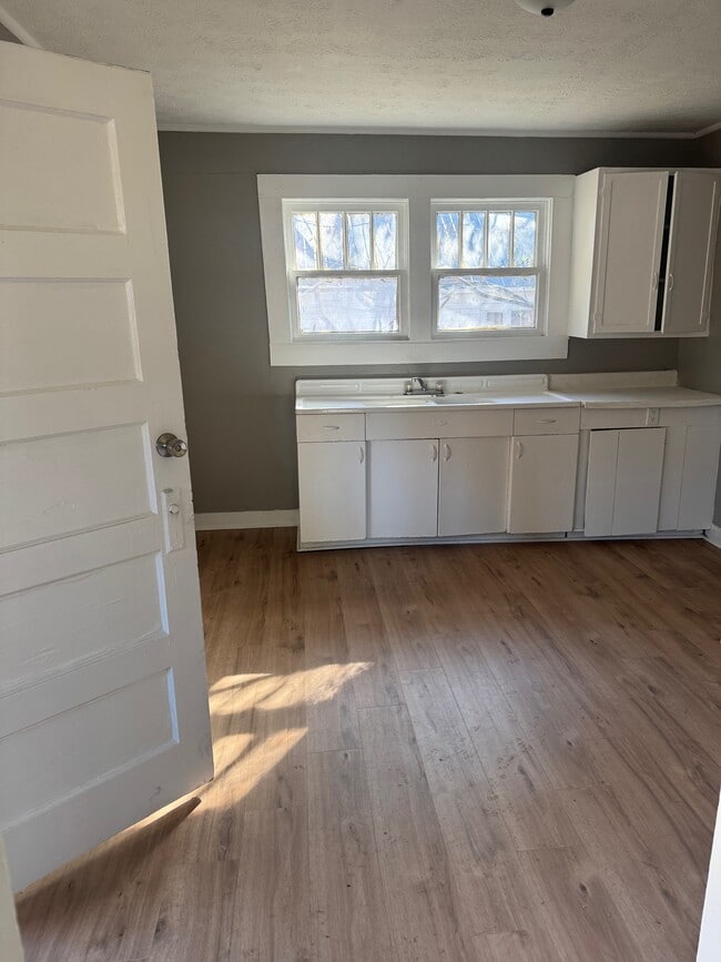 Building Photo - 2931 Gurnee Ave