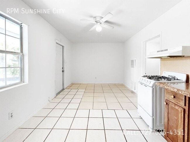 Building Photo - 10464 106th Ave N