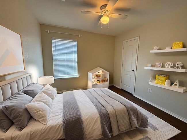 Building Photo - BEAUTIFUL SINGLE STORY HOME  |  CLOSE TO H...