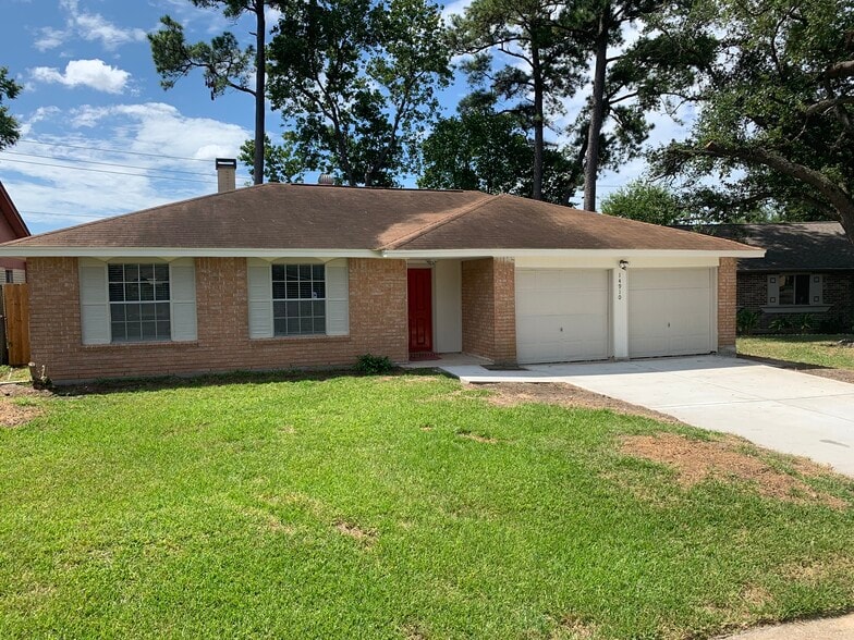 House with driveway - 14910 Scotter Dr