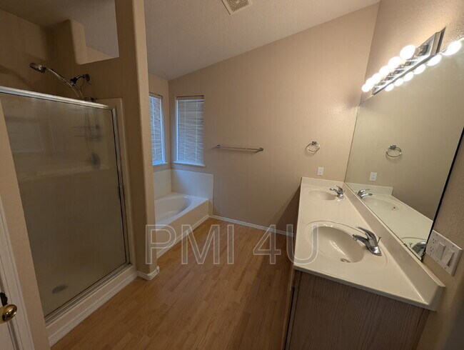 Building Photo - 9800 Kokopelli Dr NW