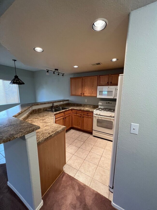 Building Photo - Rancho Mirage CONDO 1 Bedroom 1 Bath  with...