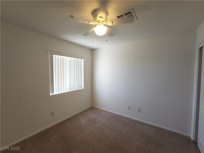 Building Photo - 6434 N Buttercup Creek St