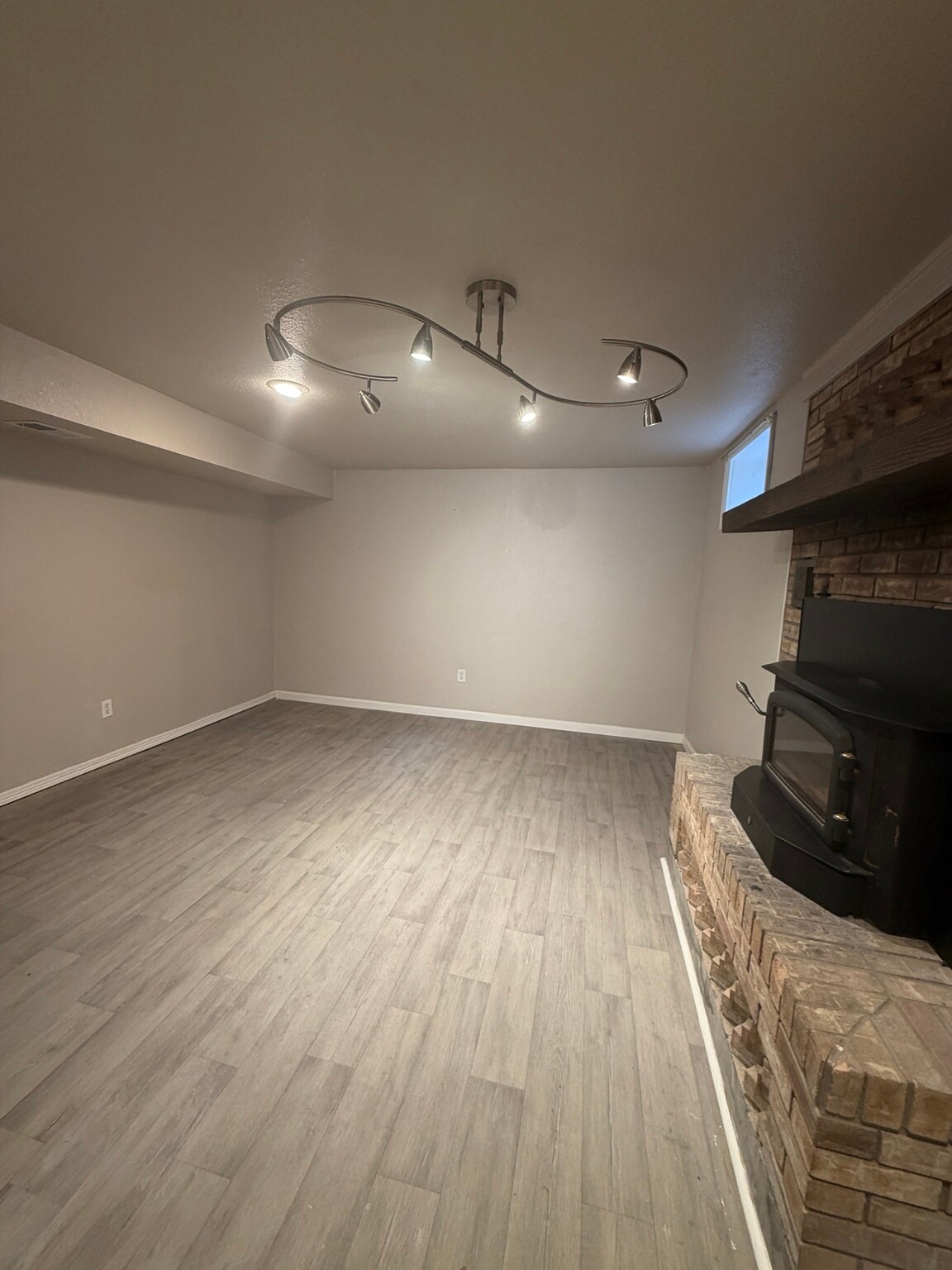 Living Room - 3322 Vivian Dr