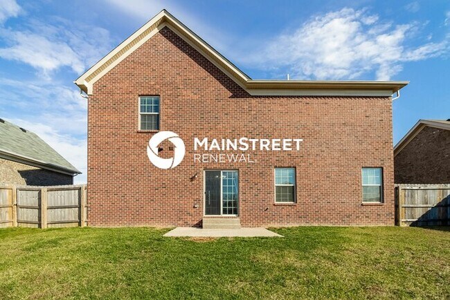 Building Photo - 4 Bedroom Pet-Friendly Home in Louisville, KY with Main Street Renewal