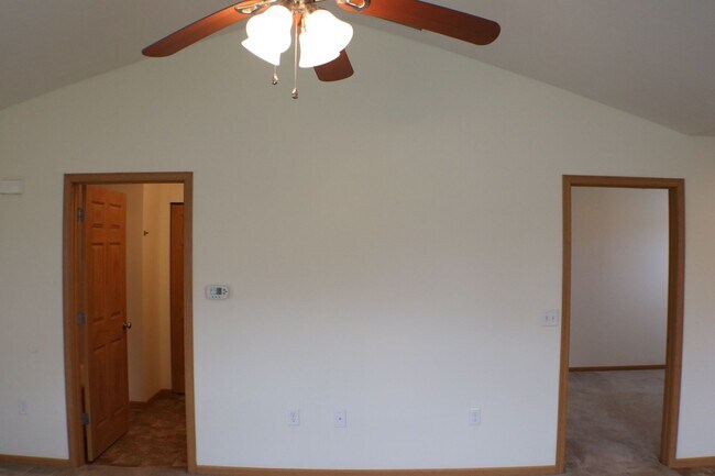 Building Photo - 2206 Shamrock Ln
