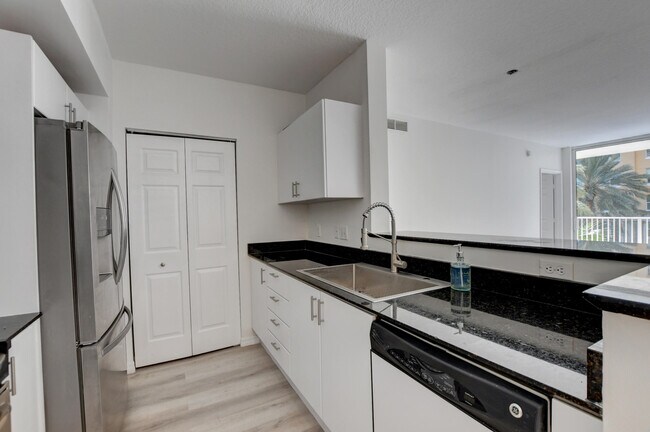 Building Photo - 700 E Boynton Beach Blvd