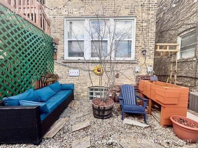 Building Photo - 4527 N Troy St