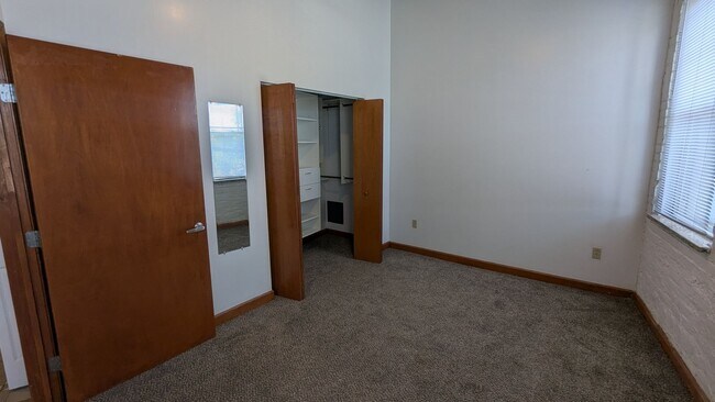 Building Photo - 2800 Mayfield Rd