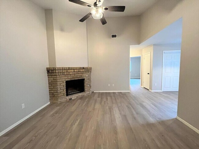 Building Photo - 12214 Thompkins Dr
